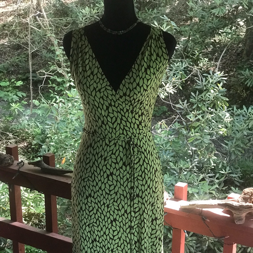 • 💥⬇️ VINTAGE Brown W/Green Leaf Print Dress •